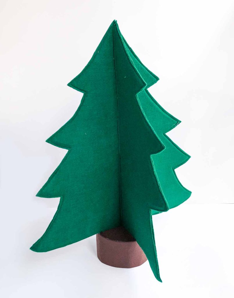 How to make a 3D Felt Christmas tree with free pattern. Finished tree with base