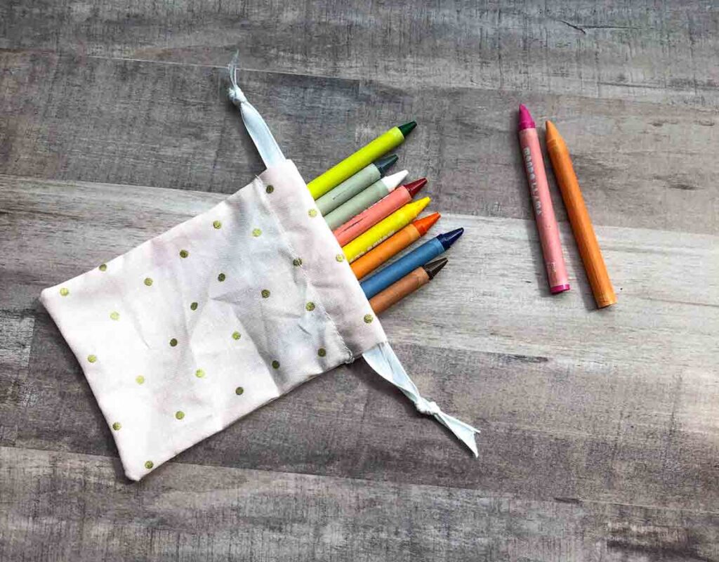 small drawstring bag pattern finished with crayons