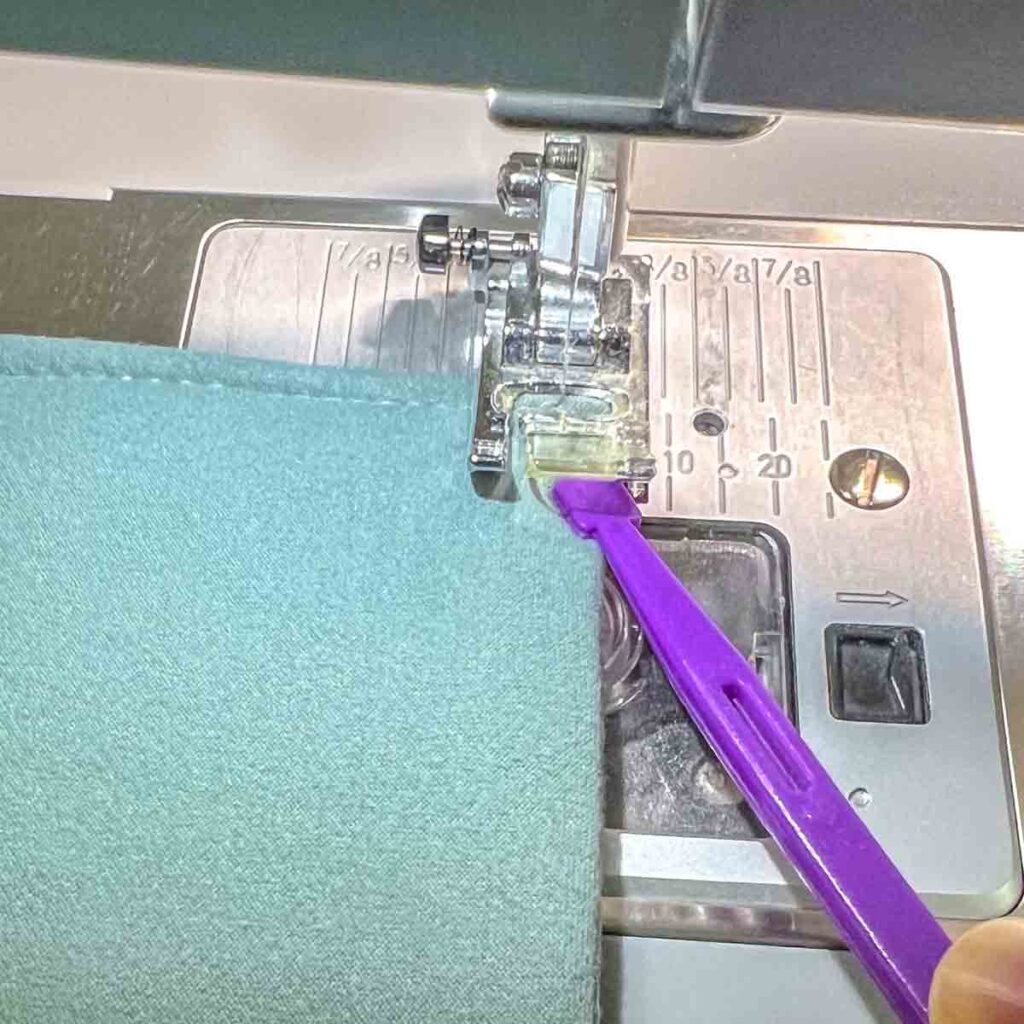 using that purple thang to help guide fabric into machine at corners