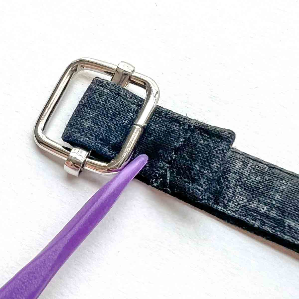 looping fabric strap over midbar of triglide slider