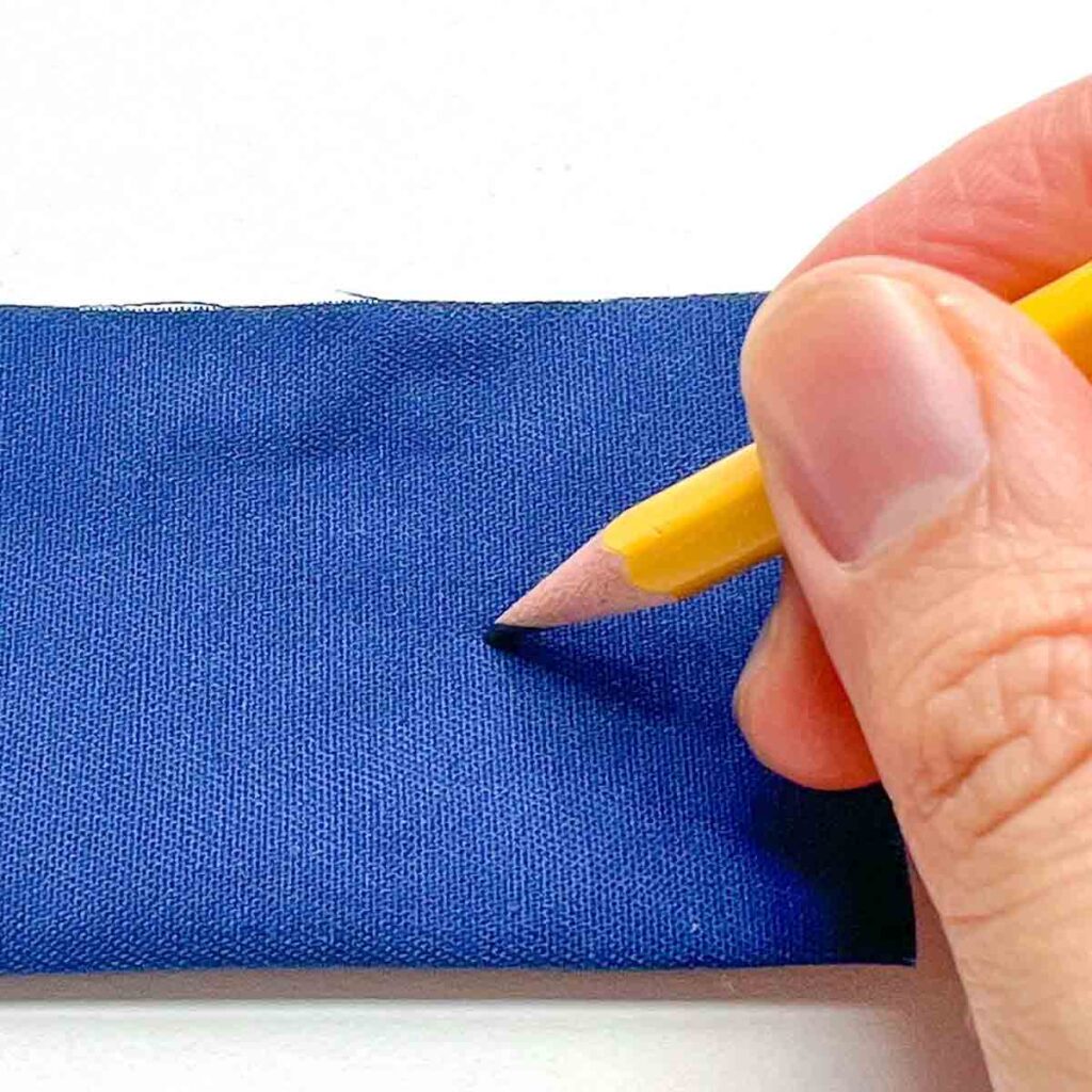 Step-by-step snap fastener installation tutorial - marking fabric