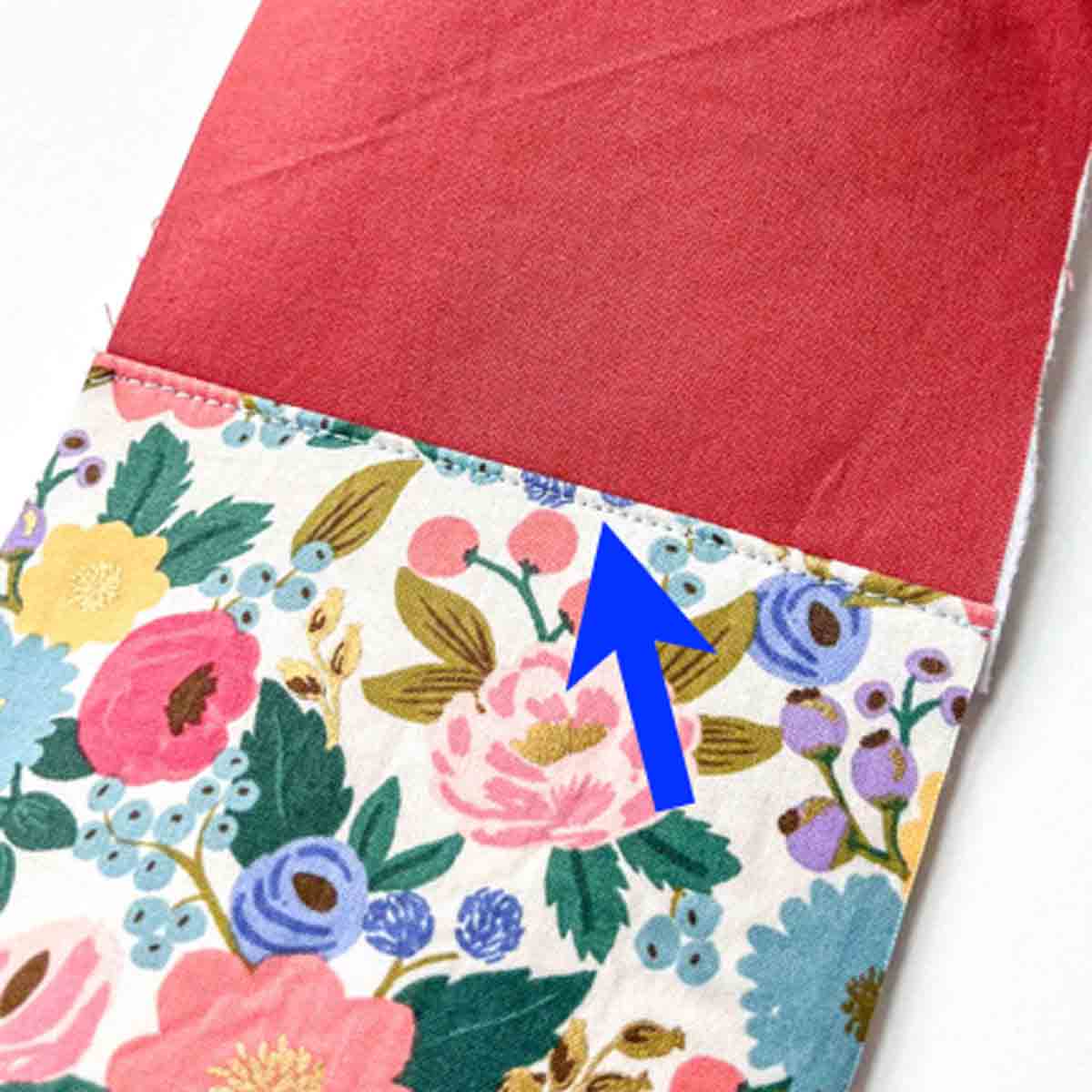top stitching seam allowance to exterior pocket piece. how to make crossbody cell phone bag